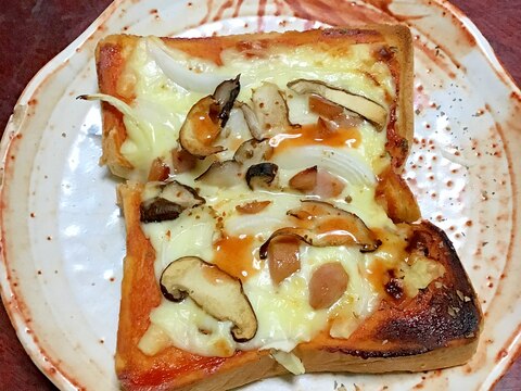 椎茸とウインナーのピザトースト＠ケイジャンS味。
